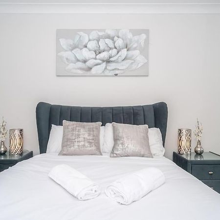 Luxury 2Bed 2Bath Flat In City Centre- Free Parking! Appartement Edinburgh Buitenkant foto
