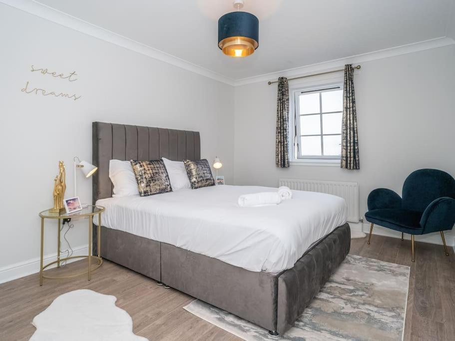 Luxury 2Bed 2Bath Flat In City Centre- Free Parking! Appartement Edinburgh Buitenkant foto