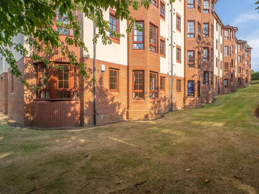 Luxury 2Bed 2Bath Flat In City Centre- Free Parking! Appartement Edinburgh Buitenkant foto